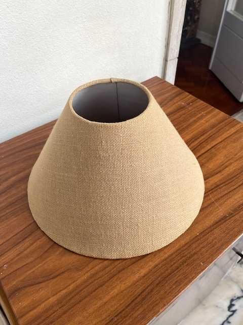 Abajour beje em bom estado