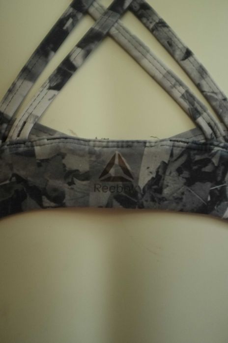 biustonosz sportowy top stanik Reebok Les Mills biegowy fitness joga