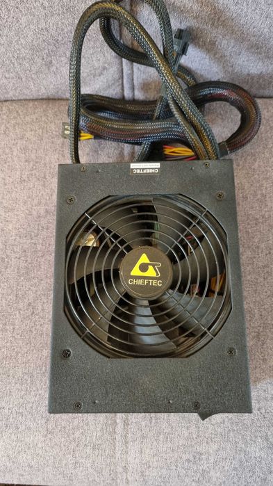 Chieftec GPS-1250C Блок питания для компьютера.