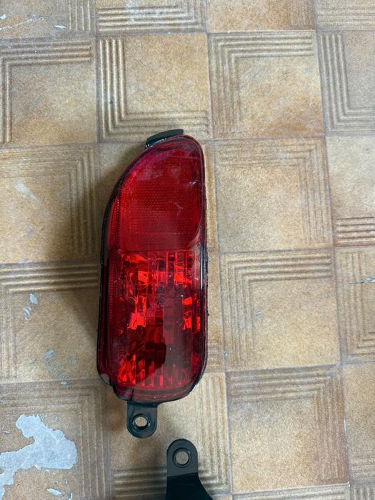 Para-choques e luzes de nevoeiro novos Opel Corsa C 
Nunca montado em um carro 
O para-choques tem alguns riscos por mau armazenamento