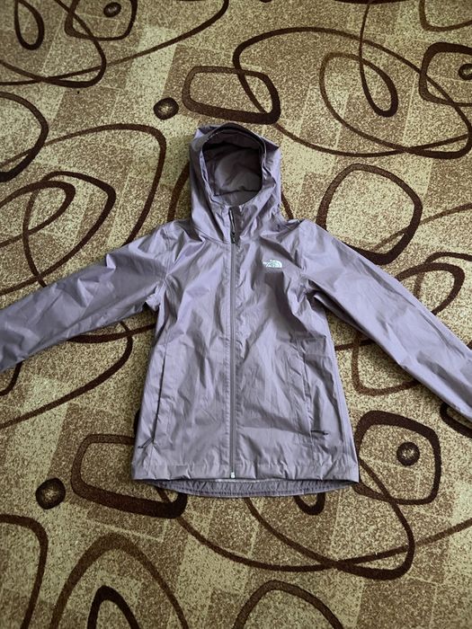 Жіноча вітровка The North Face лілово-фіолетового кольору