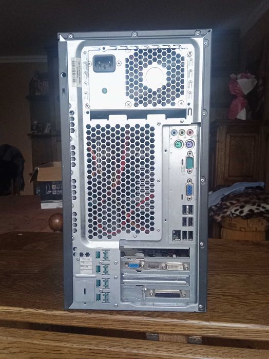 Системний блок Fujitsu / E8400, 3.0 ГГц, / 8GB RAM / HDD 250 GB