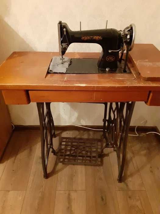 Антикварна Швейна Машинка