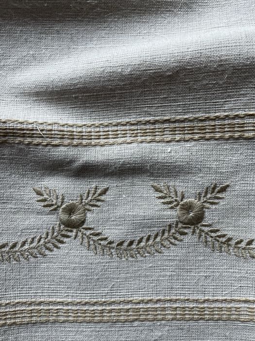 Pano de linho com bordados