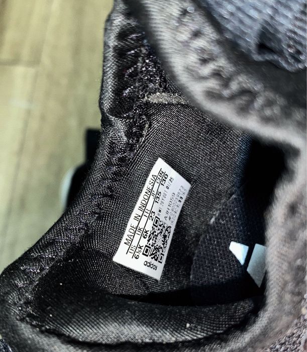 Продам кросівки дитячі оригінал adidas
