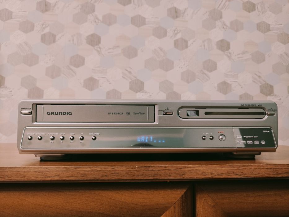 Nagrywarka DVD VHS Grundig GDR 6460