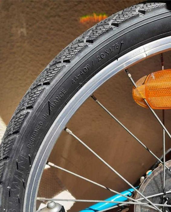 Vendo bicicleta B'Twin Roda 20'' em muito bom estado.