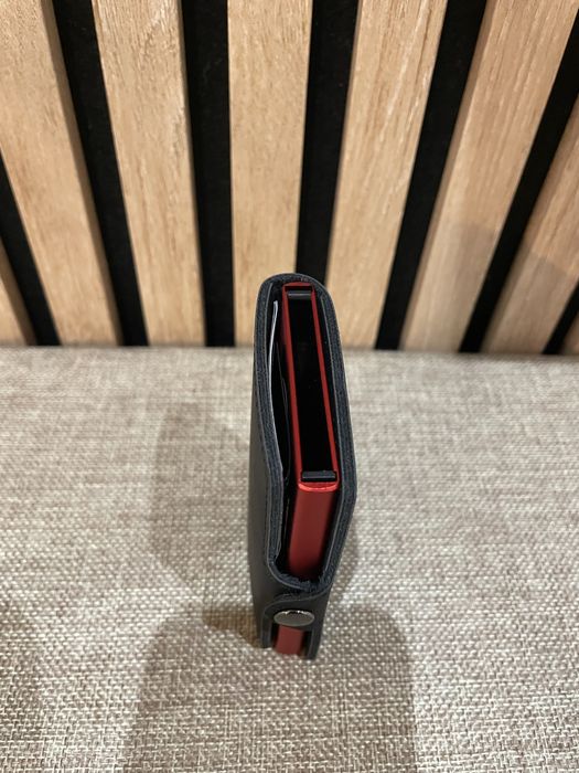 Carteira minimalista com tecnologia anti-roubo