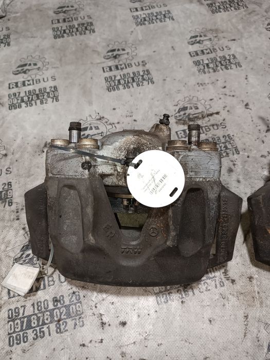 Супорт передній лівий правий MB E Class W212 Мерседес Суппорт