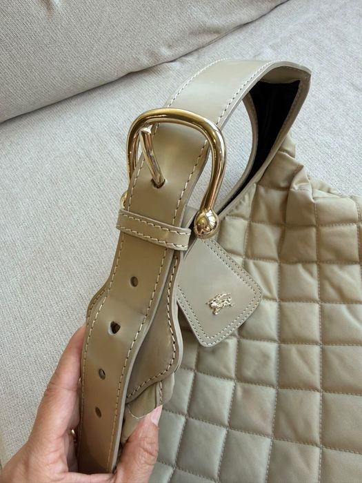 Mala de ombro Burberry em pele acolchoada