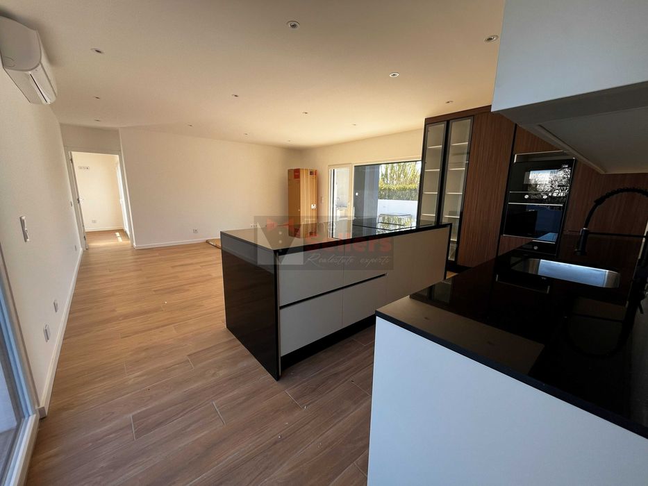 Fantástica Moradia Térrea Isolada Piscina – Lote 552m2 Fernão Ferro