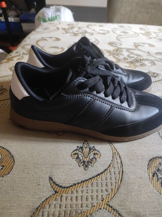 Кросівки жіночі cropp