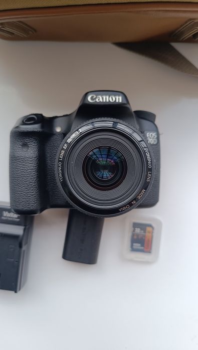 Canon 70D com lente 35mm F2 cartão de memória 32gb, bolsa. WiFi , touchscreen, ecrã rotativo óptima máquina semi profissional