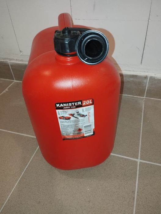 Kanister 20l z lejkiem - praktycznie nowy, raz użyty. 100%, od ręki!