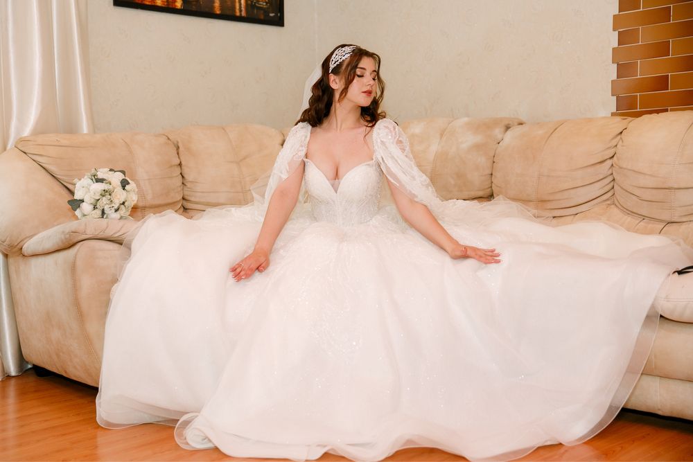 Весільна сукня.