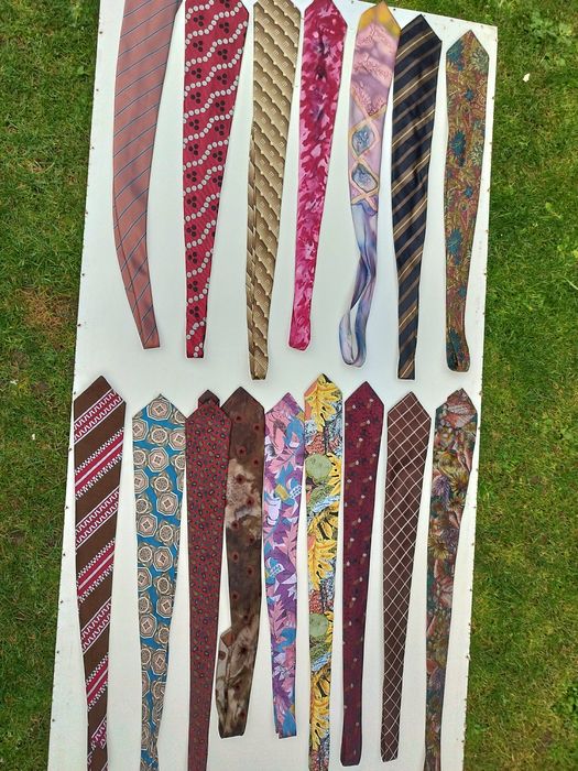 Krawat męski komplet 32 sztuki