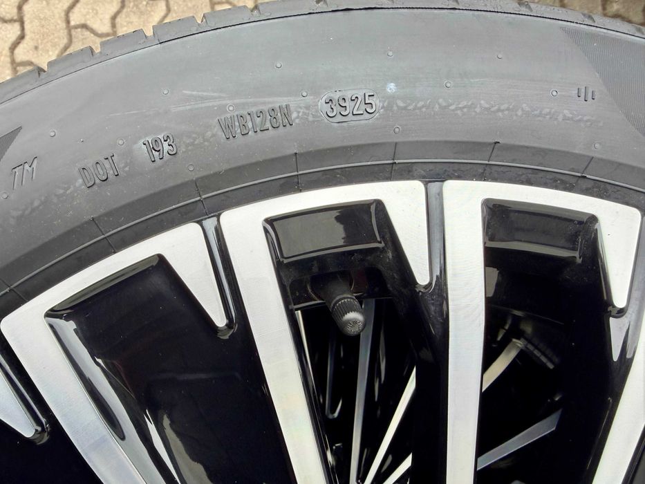 Alufelgi VW Passat B9 R-Line Oryginalne 18 Letnie Czarne BiColor NOWE