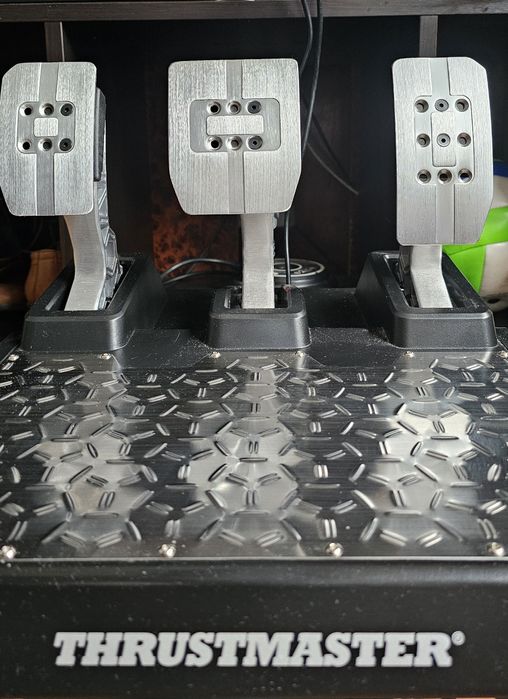 Volante Thrustmaster T-GT + Pedais T-LCM + Shifter TH8A (opcional)