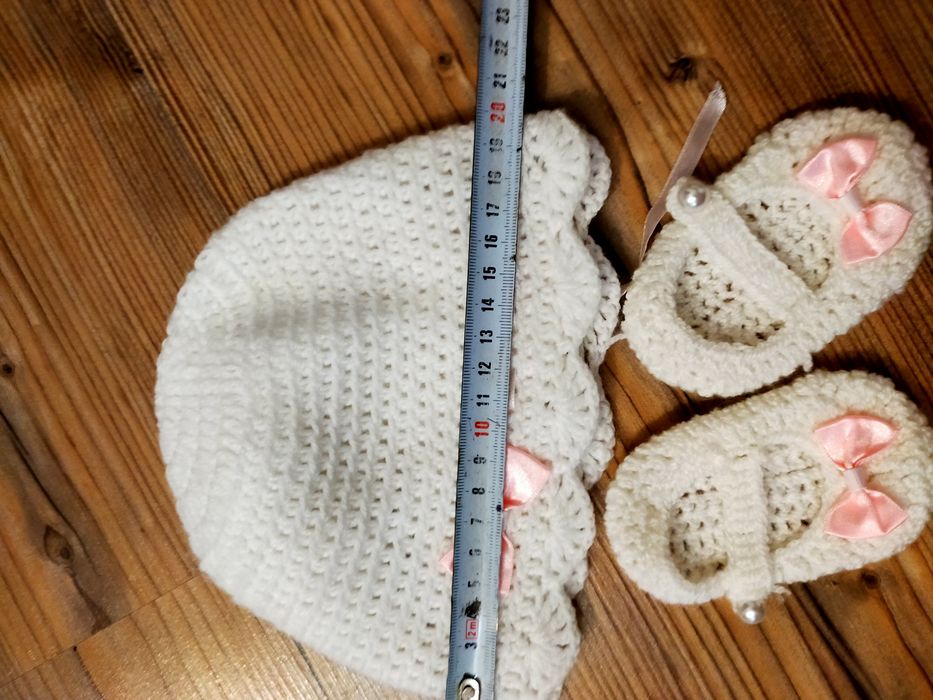 Ręcznie robiony hand made komplet szydelkowy czapka buty sesja chrzest
