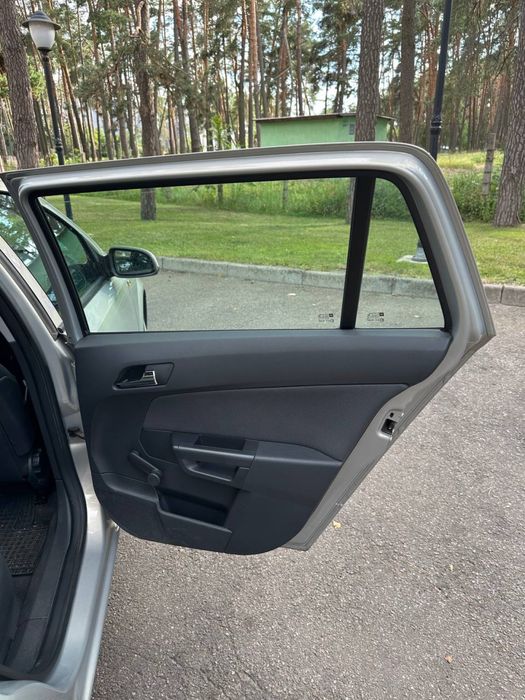 Продам свіжопригнаний Opel Astra H