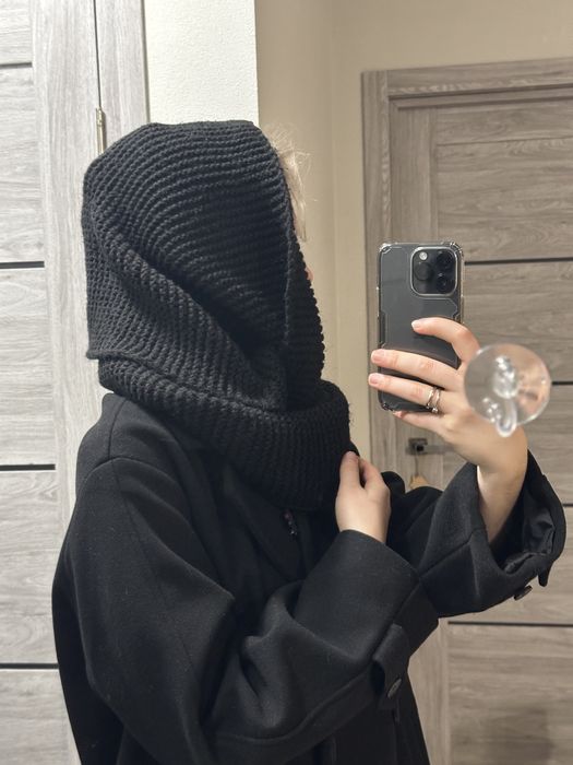 Об'ємний в'язаний шарф хомут чорного кольору