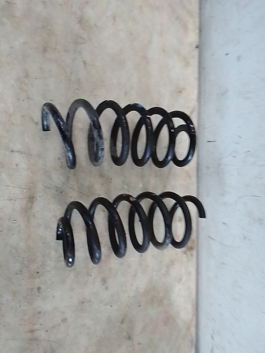Mola de suspensão trás esquerda RENAULT Clio IV (BH_)