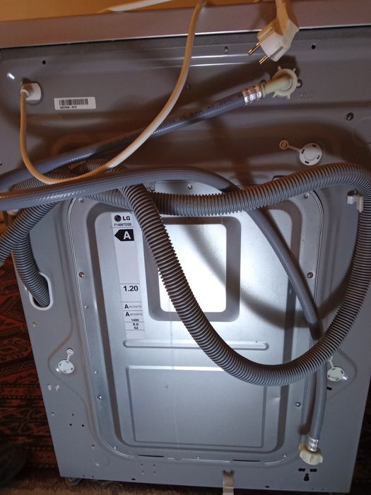 Продам стиральную машинку lg на 8 кг в хорошем состоянии !