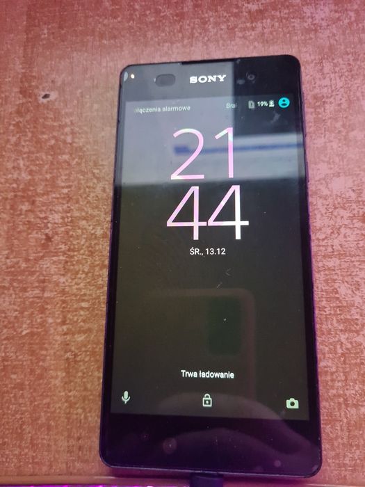 Smartfon xperia E5