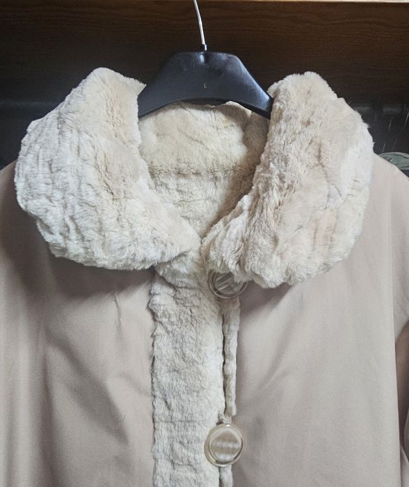 Casaco de peles curto e reversível