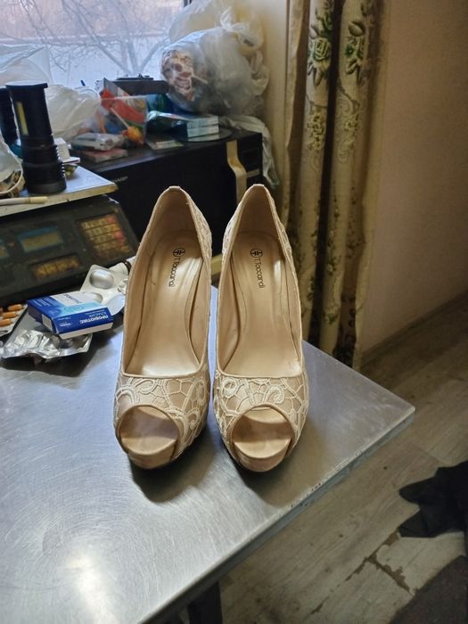 Продам женские туфли