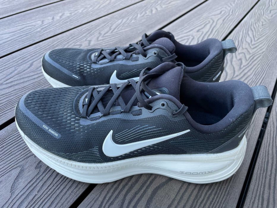 Buty Nike Vomero 18 Męskie Czarno-Białe r. 42