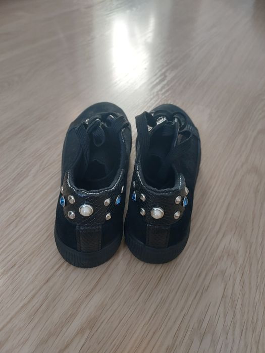 Czarne trampki nieużywane z perełkami damskie