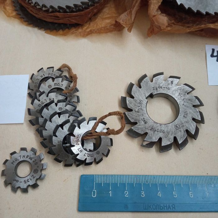 Фреза отрезная угловая модульная Метчик М20х1.5 Плашка 7/8", Масленка