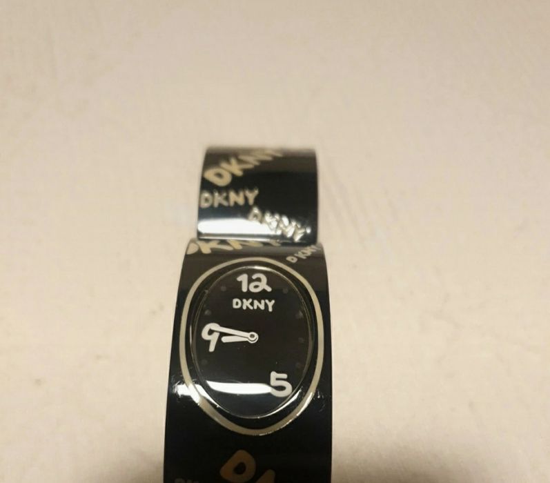 Relógio metálico DKNY