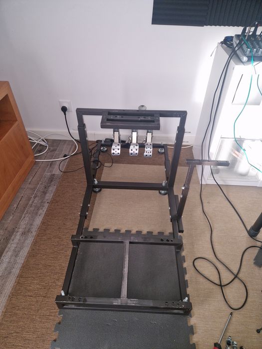 Cockpit simracing com suporte pedais invertidos