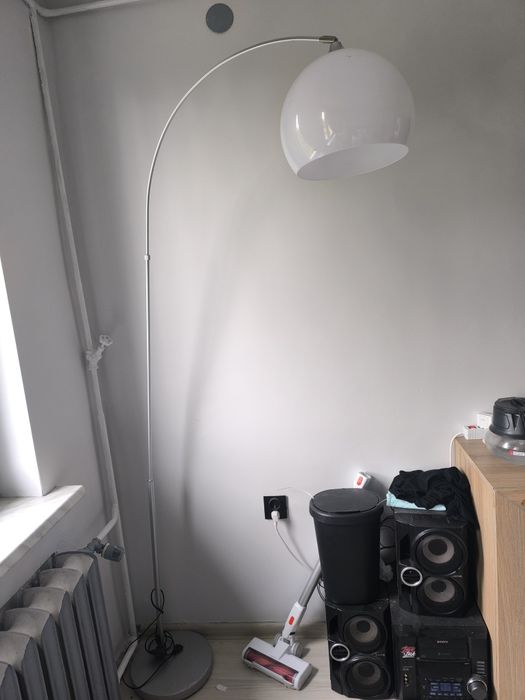 Lampa podłogowa biała