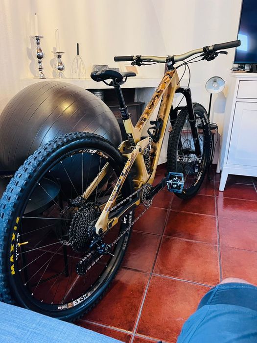 Vendo bicicleta de enduro Transition Sentinel em carbono