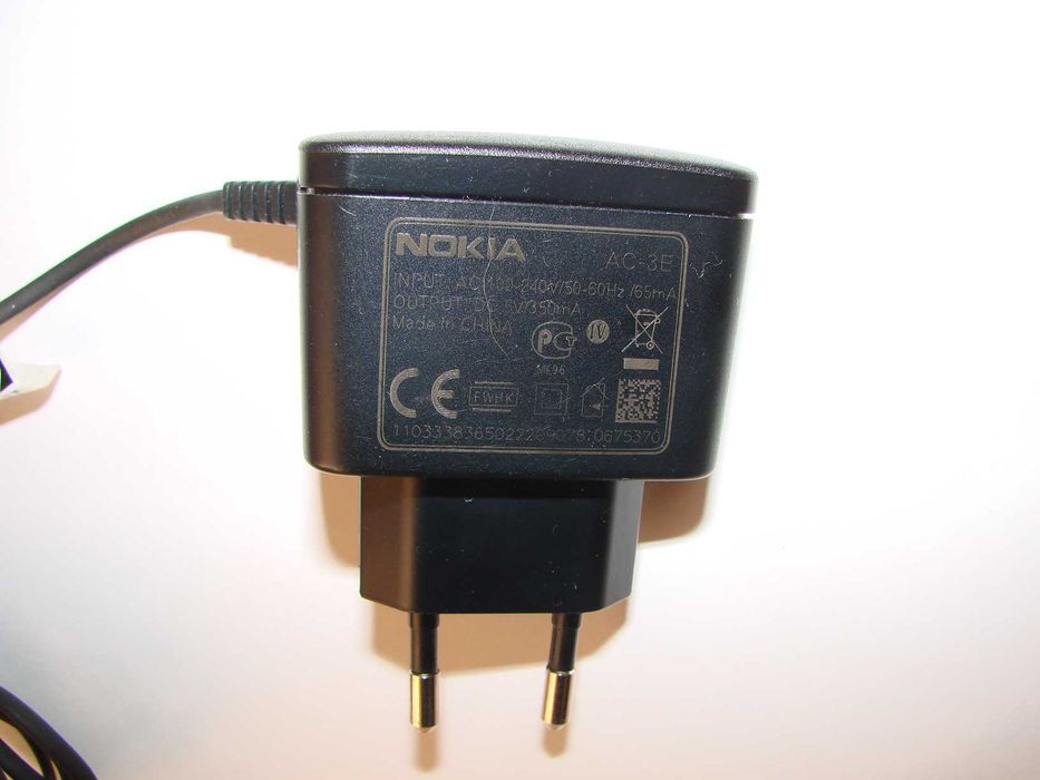 Зарядное устройство Nokia с тонким штекером