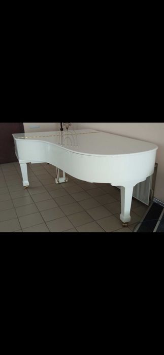 Концертний рояль August Forster 215, білий.