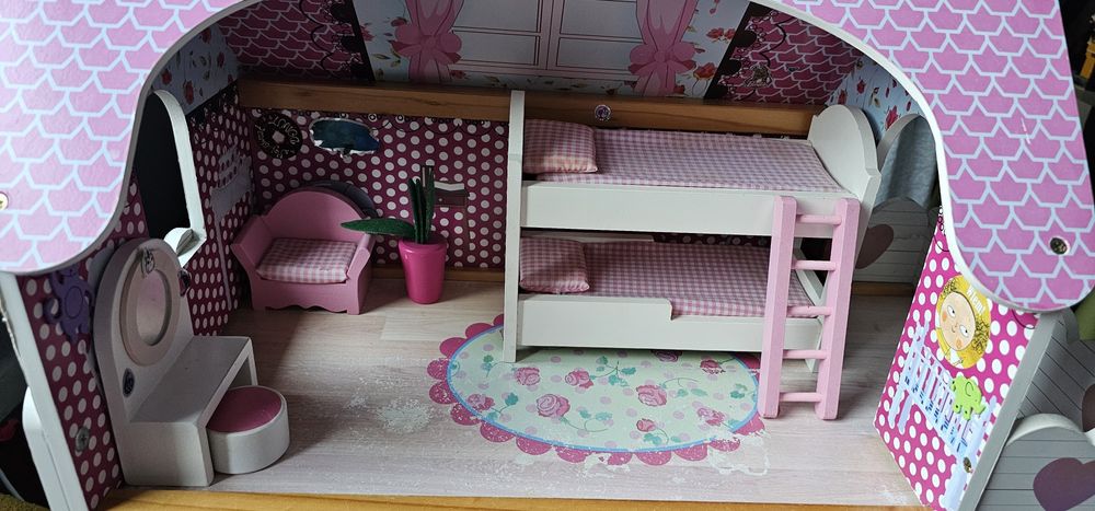 Domek drewniany dla lalek