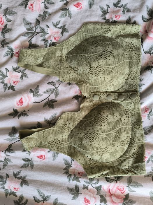 Biustonosze zapinane z przodu