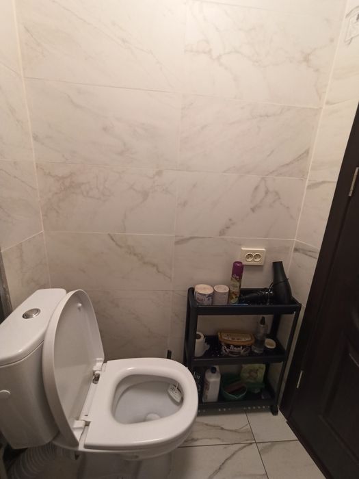 Квартира 2-кімнатна центр міста 1 поверх подобово