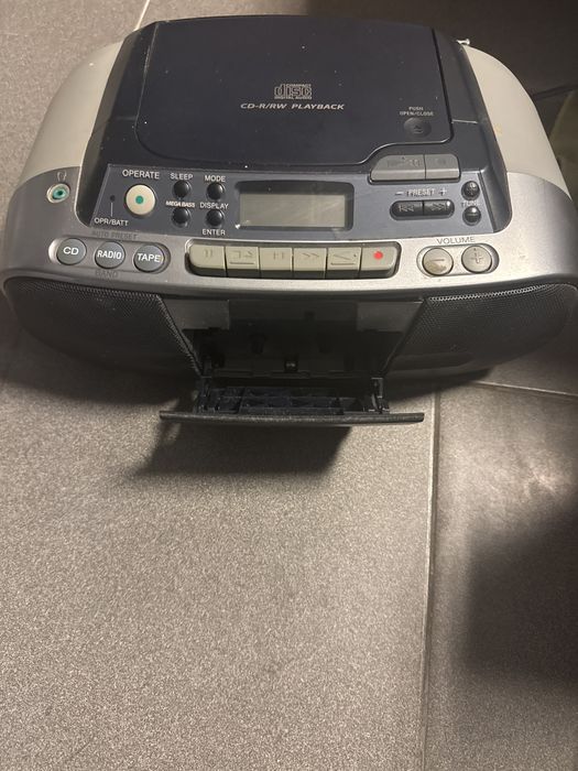 Radio cd e cassete Sony usado a funcionar