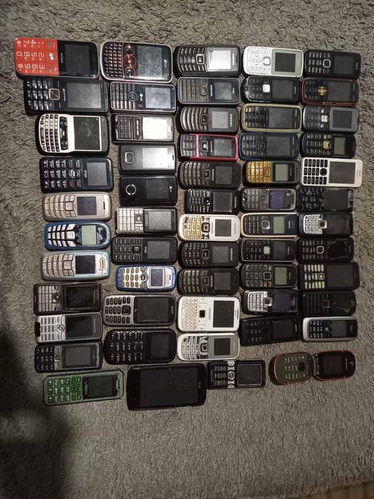 Продам телефони на запчастям чі відновлення любий 50 гривень