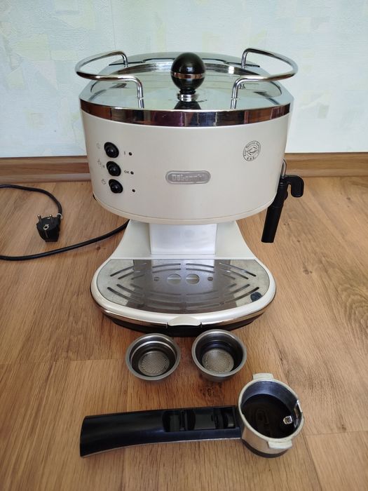 Кофеварка DeLonghi ECO 310 W