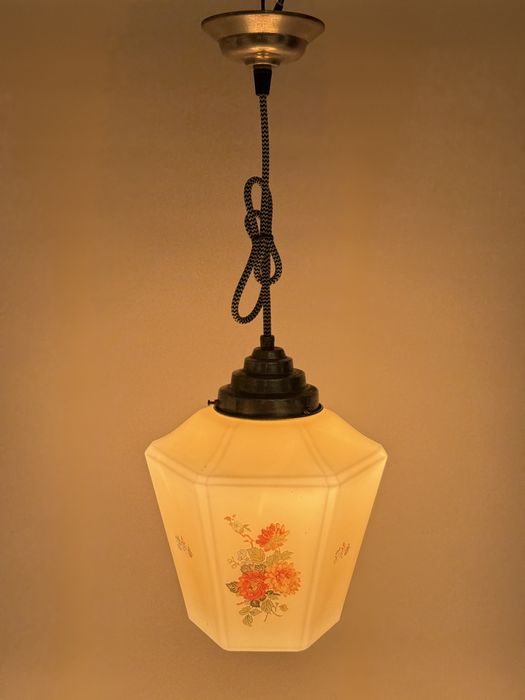 Lampa wisząca z kloszem ze szkła wazelinowego