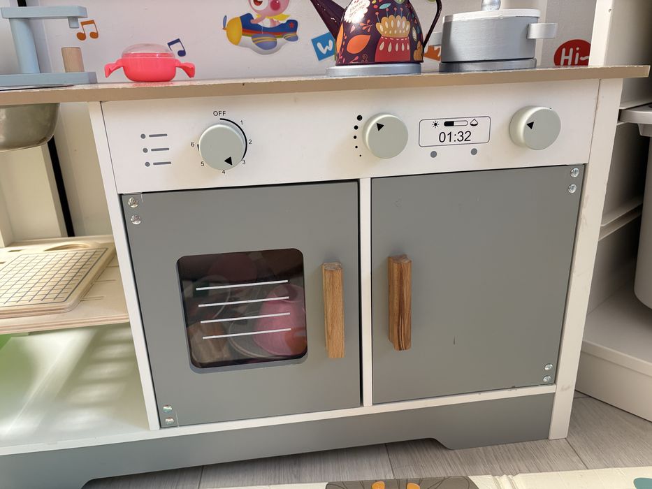 Дитяча деревʼяна кухня