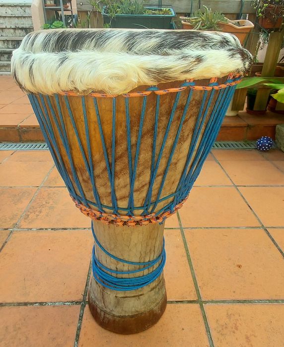 Vendo djembe de madeira com pele natural