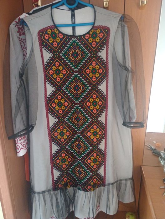 Продам  вишити плаття