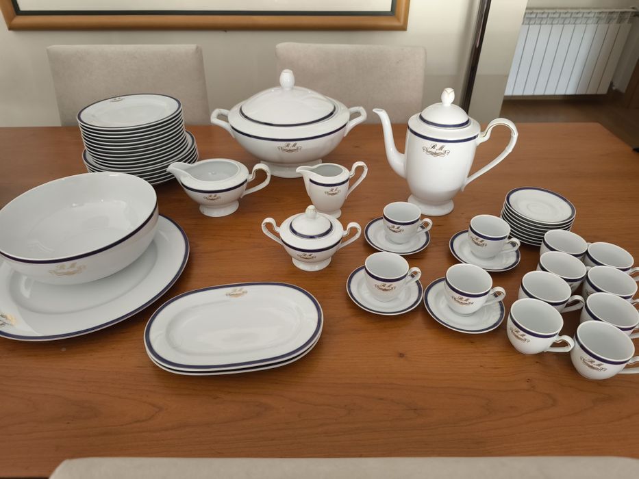 Conjunto porcelana da marca Graf Von Hennerberg
